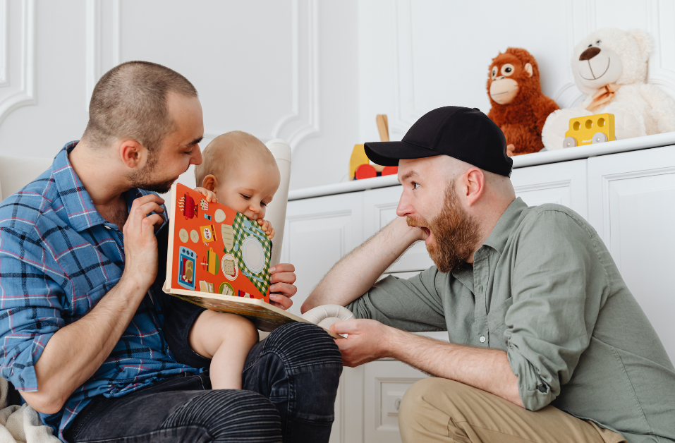 Regenbogeneeltern werden mithilfe von Netzwerk-SFL